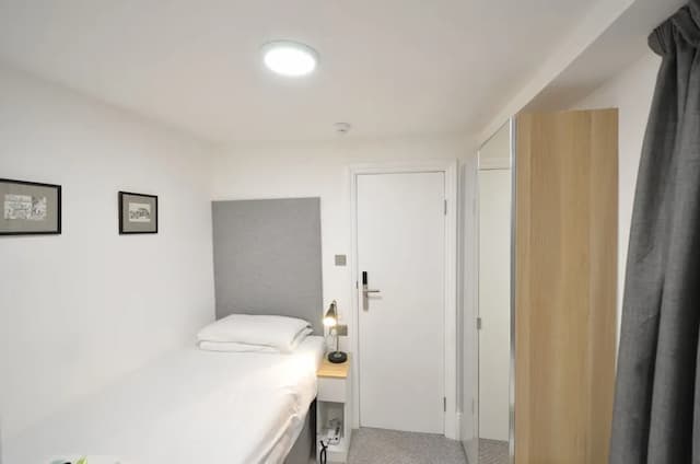 Amber Residence Hotel-Basic Single Room, Ensuite, Courtyard View (Very Small Single Studio)-1