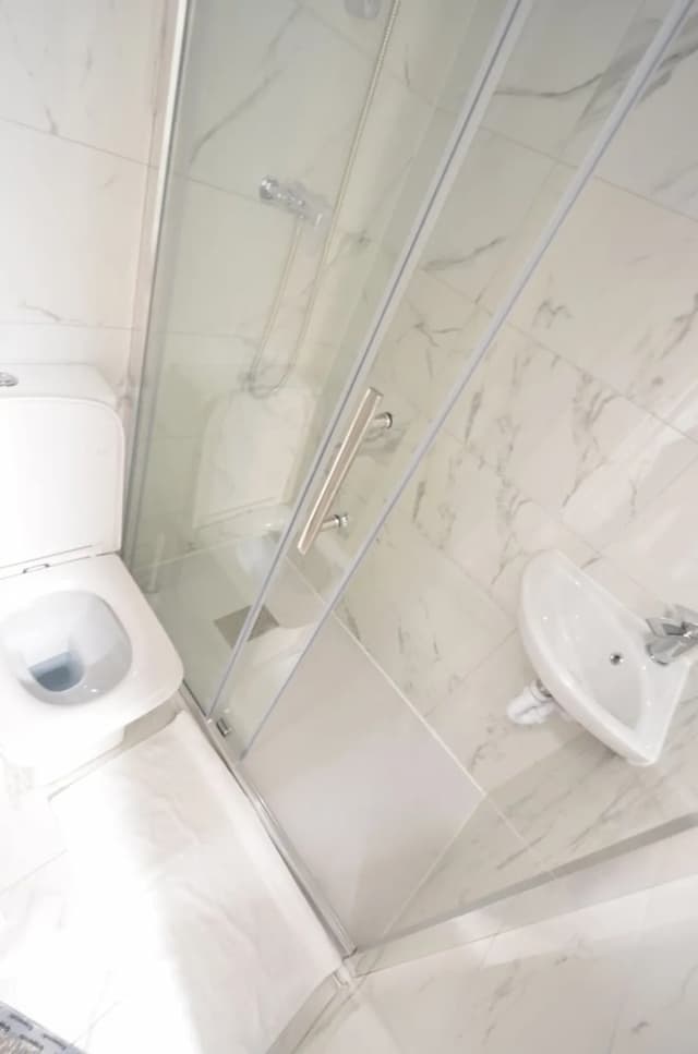 Amber Residence Hotel-Basic Single Room, Ensuite, Courtyard View (Very Small Single Studio)-10