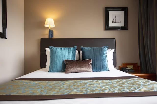 더 타워 호텔, 바이 시슬-더블룸-1