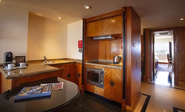 더 타워 호텔, 바이 시슬-스위트, 더블침대 1개-8