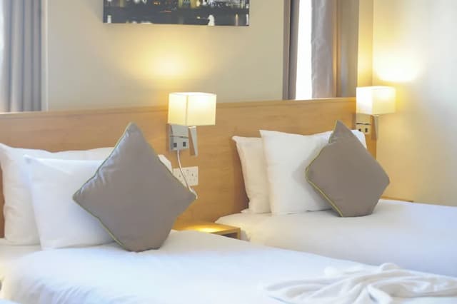 Kings Cross Inn Hotel-Twin Room, 2 Twin Beds-4