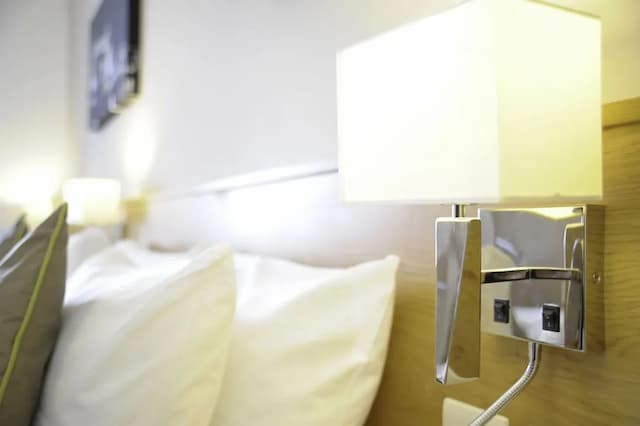 Kings Cross Inn Hotel-Twin Room, 2 Twin Beds-1