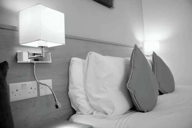 Kings Cross Inn Hotel-Twin Room, 2 Twin Beds-5