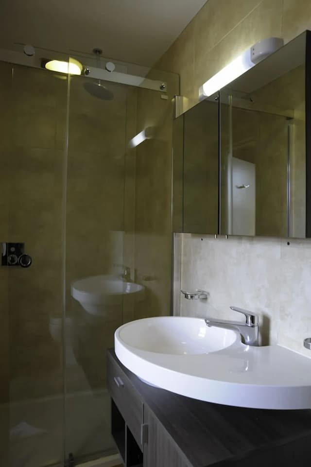 Kings Cross Inn Hotel-Family Room, Multiple Beds-10