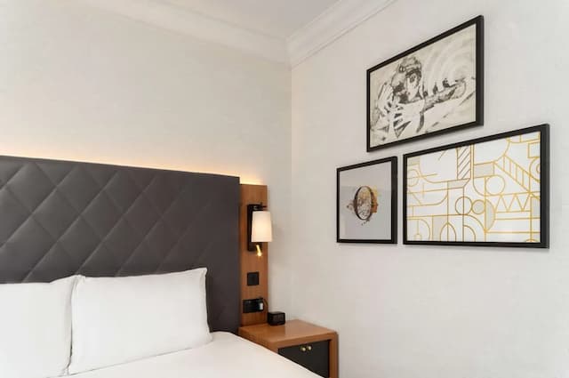 힐튼 런던 올림피아-프리미엄룸, 킹사이즈침대 1개-5