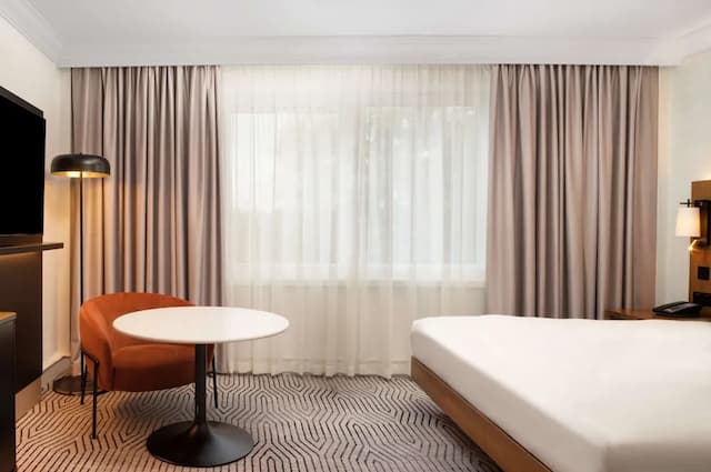 힐튼 런던 올림피아-프리미엄룸, 킹사이즈침대 1개-4