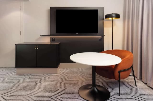 힐튼 런던 올림피아-프리미엄룸, 싱글침대 2개-11