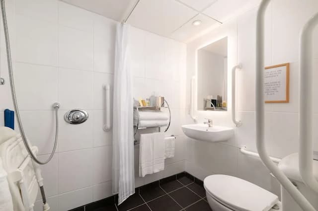 힐튼 런던 올림피아-룸, 싱글침대 2개, 장애인 지원-7