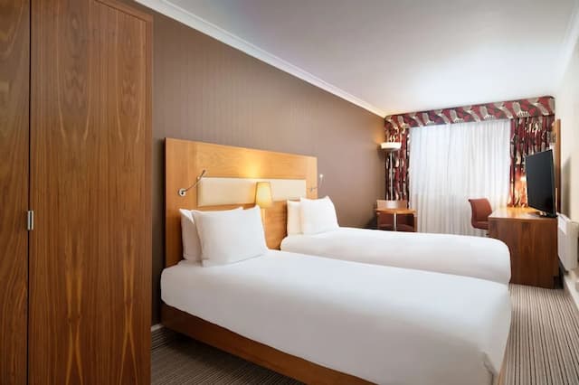 힐튼 런던 올림피아-트윈룸-7