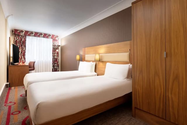 힐튼 런던 올림피아-트윈룸-8