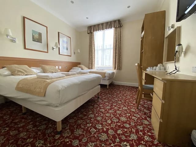 Belvedere Hotel-Triple Room-3