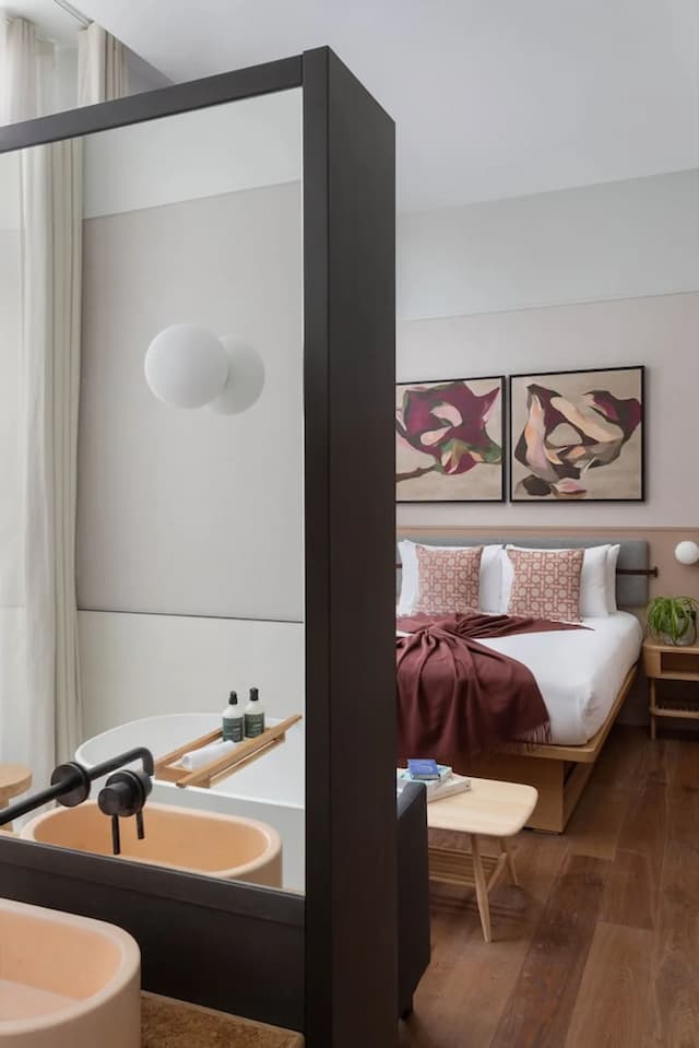 Inhabit Queen's Gardens, a Member of Design Hotels-Queens Suite-2