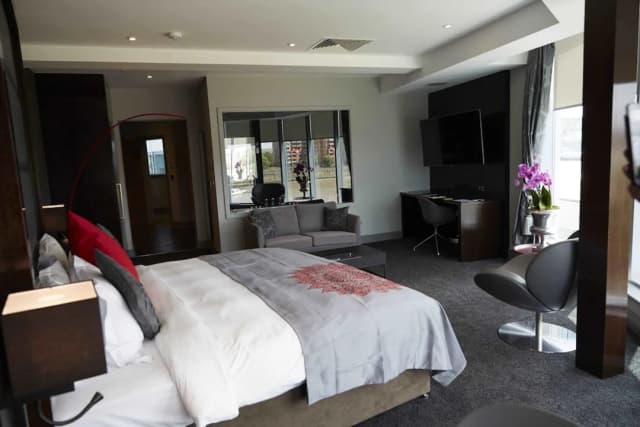 Rafayel on the Left Bank-Emperor Suite, river view-1