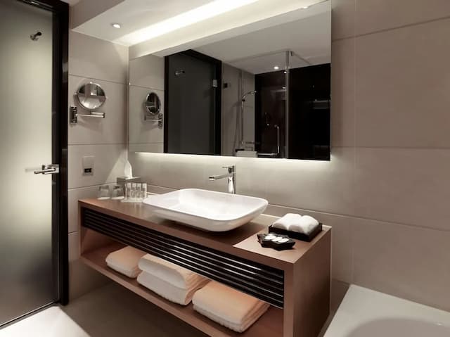 Park Plaza London Westminster Bridge-高级房, 1 张特大床 (Atrium Facing)-7