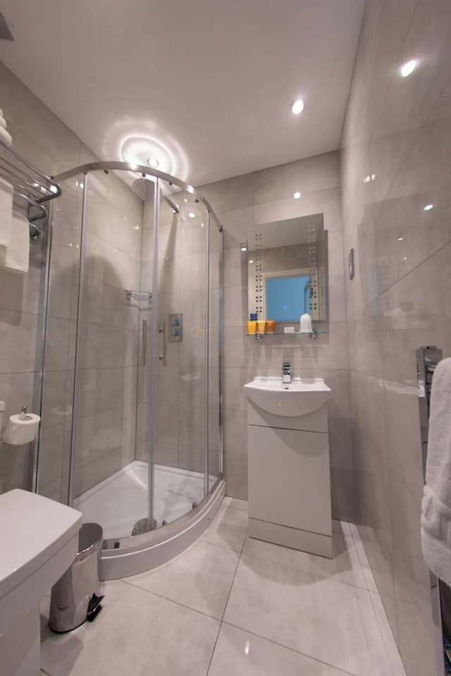 Duke of Leinster-Quadruple Room-15