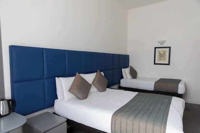 Duke of Leinster-Quadruple Room-10