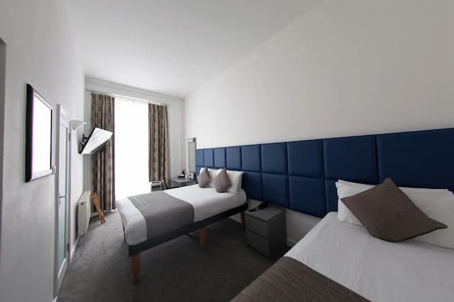 Duke of Leinster-Quadruple Room-6