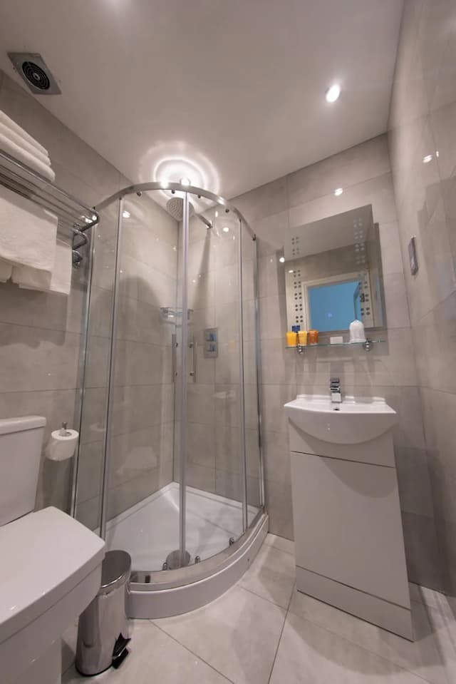 Duke of Leinster-Quadruple Room-14