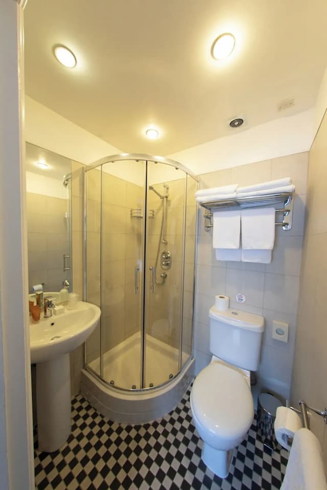 Duke of Leinster-Quadruple Room-13