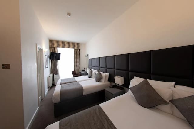 Duke of Leinster-Quadruple Room-1