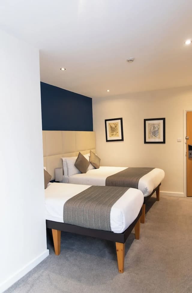 Duke of Leinster-Family Triple Room-9