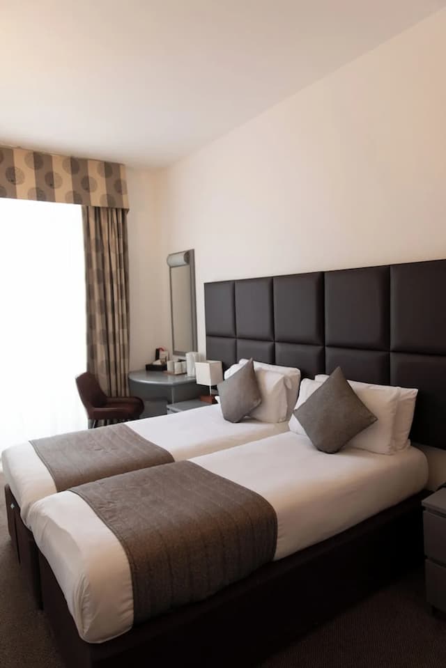 Duke of Leinster-Family Triple Room-18