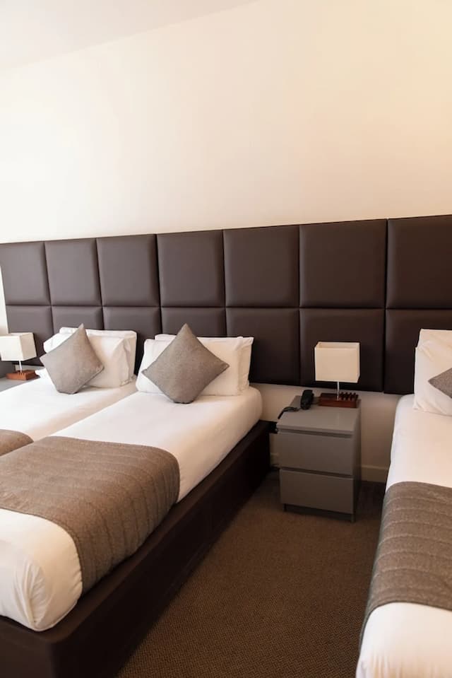 Duke of Leinster-Family Triple Room-12