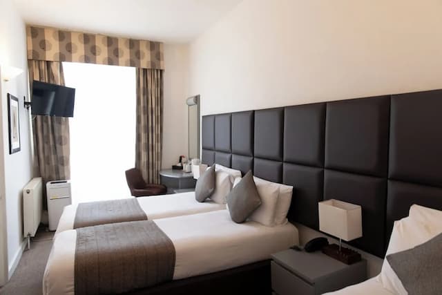 Duke of Leinster-Family Triple Room-16