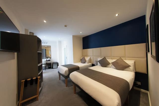 Duke of Leinster-Family Triple Room-1