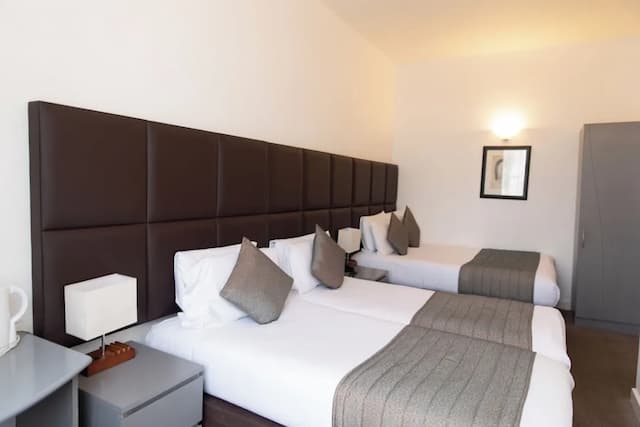 Duke of Leinster-Family Triple Room-19