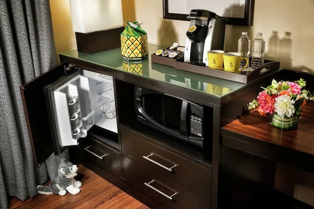 Staypineapple, The Maxwell Hotel, Seattle Center Seattle-Room, 2 Queen Beds-6