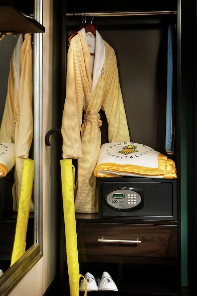 Staypineapple, The Maxwell Hotel, Seattle Center Seattle-Room, 2 Queen Beds-5