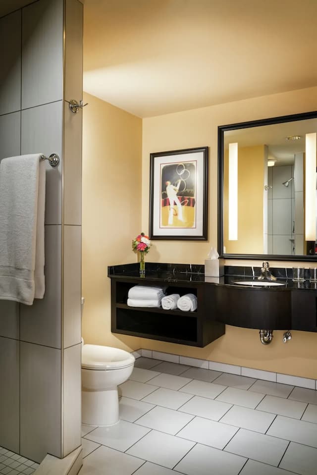 Staypineapple, The Maxwell Hotel, Seattle Center Seattle-Room, 2 Queen Beds-9