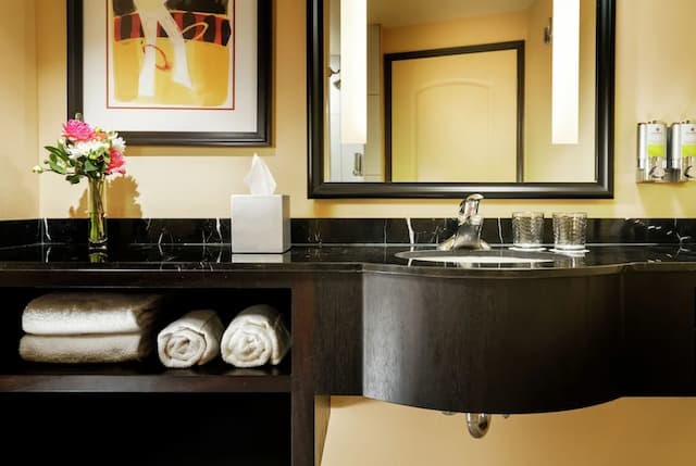 Staypineapple, The Maxwell Hotel, Seattle Center Seattle-Room, 2 Queen Beds-7