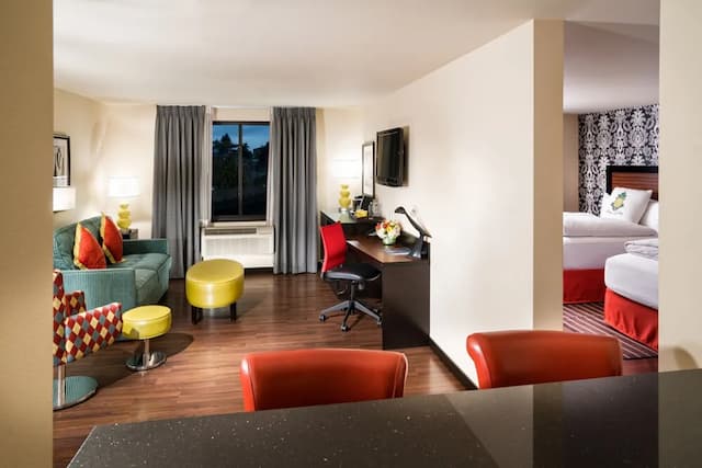 Staypineapple, The Maxwell Hotel, Seattle Center Seattle-Suite, Multiple Beds (Maestro)-2