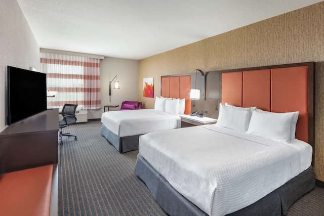 라 퀸타 인 & 스위트 바이 윈덤 휴스턴 이스트 - 셸던 로드-룸, 퀸사이즈침대 2개, 장애인 지원, 금연 (Mobility,Hearing,Roll-In Shower)-2