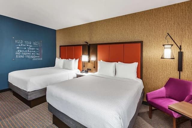 라 퀸타 인 & 스위트 바이 윈덤 휴스턴 이스트 - 셸던 로드-룸, 퀸사이즈침대 2개, 장애인 지원, 금연 (Mobility,Hearing,Roll-In Shower)-3