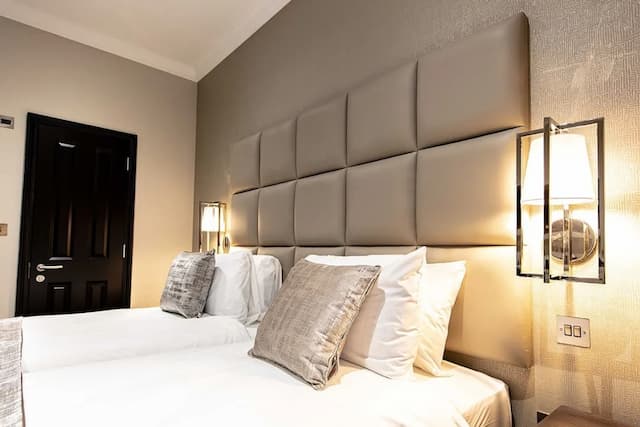 The Crescent Hyde Park-Twin Standard-3