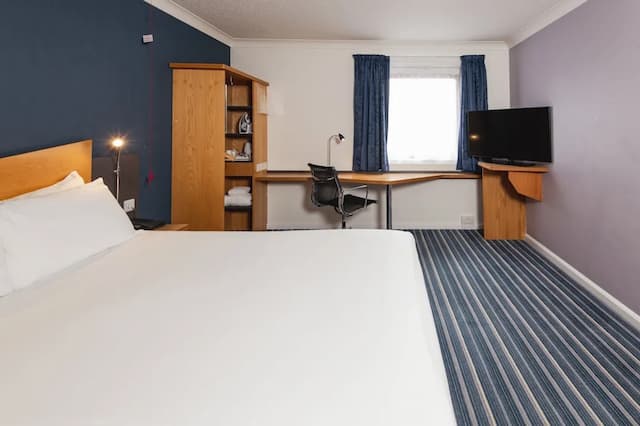 Holiday Inn Express London Wandsworth by IHG-Room, 1 Double Bed, Accessible (with Free Hot Breakfast)-1