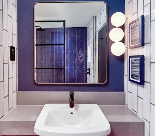 NYX Hotel London Holborn by Leonardo Hotels-Designer Executive Room with 2 King Beds-4