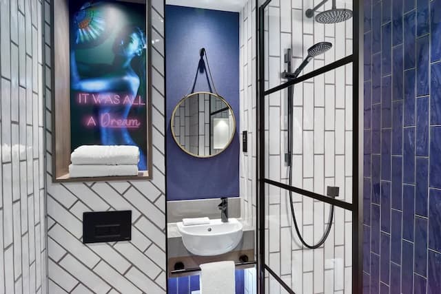 NYX Hotel London Holborn by Leonardo Hotels-Junior Studio Suite-4