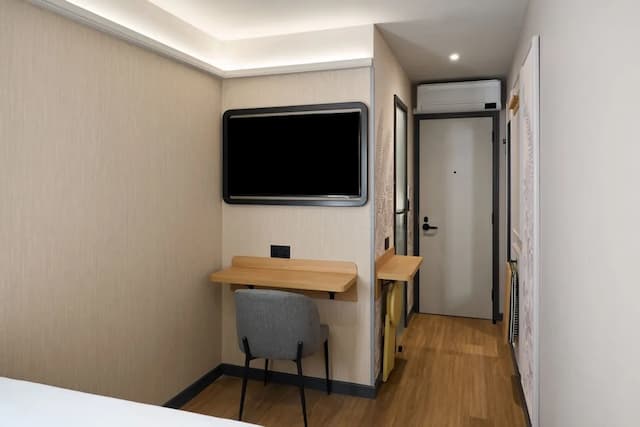 Four Points Flex by Sheraton London Euston-Room, 1 Double Bed, Corner (Corner 11sqm)-7