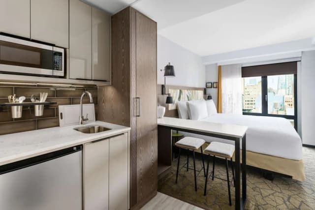 TownePlace Suites by Marriott New York Manhattan/Chelsea-開放式客房, 1 張特大雙人床, 小廚, 城市景-1