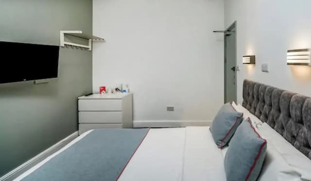 Apollo Hotel Kings Cross-Standard Double Room-4