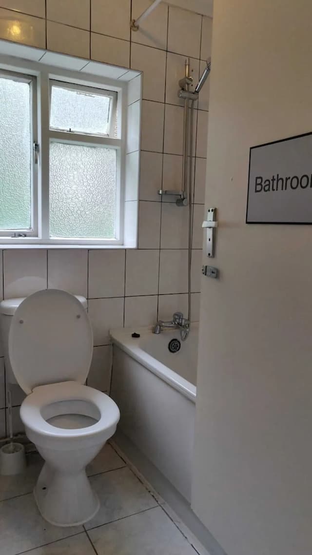 Apollo Hotel Kings Cross-Basic Double Room-6