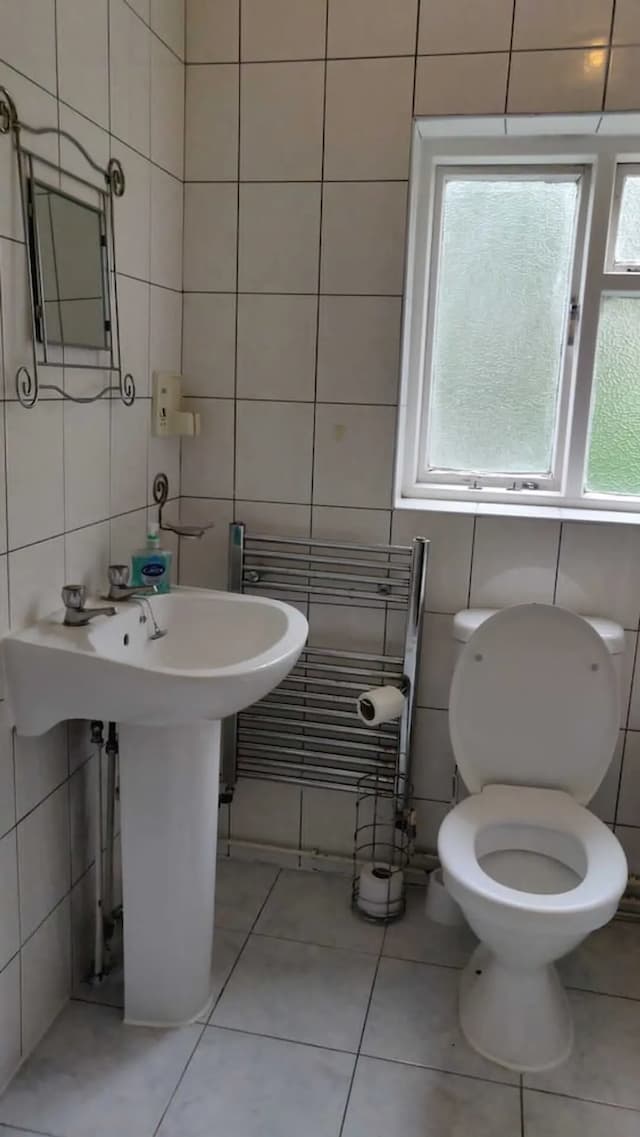 Apollo Hotel Kings Cross-Basic Double Room-7