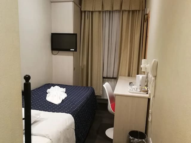 Central Hotel-Standard Single Room, Ensuite-2