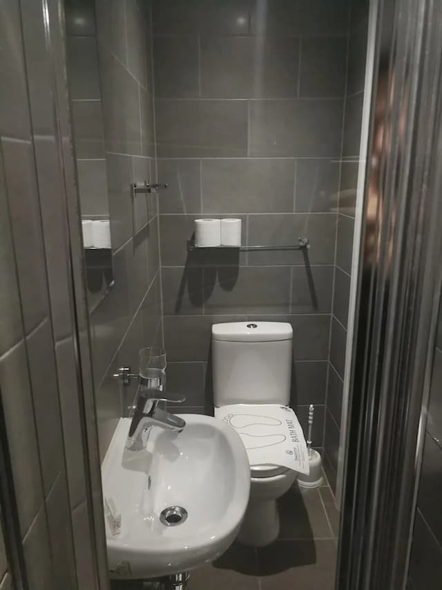 Central Hotel-Standard Single Room, Ensuite-9