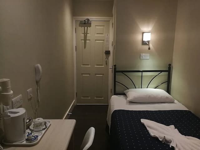 Central Hotel-Standard Single Room, Ensuite-1