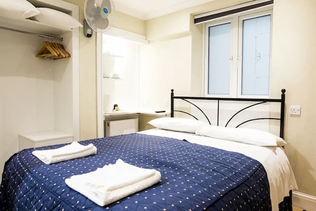 Central Hotel-Standard Double Room, Ensuite-1